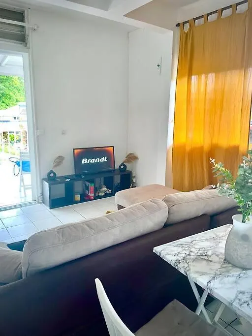 Johanny Home Les Abymes 0*,